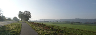 Die Brücke im Herbst